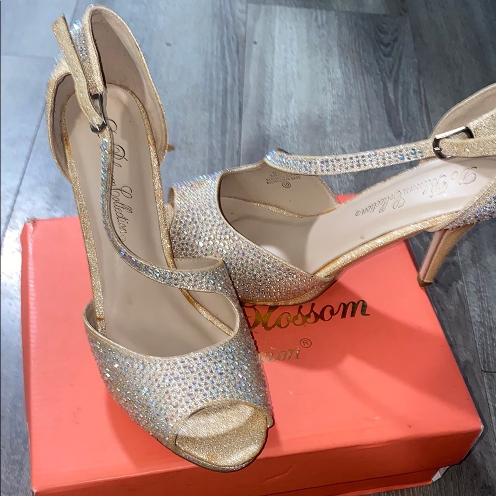 Elegant Gold Heels with Rhinestone Detailing